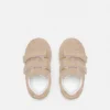 Barnsneakers i mocka