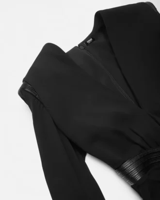 Bodysuit i crepe med djup V-ringning