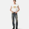 Broderad Buckle Crest-T-shirt