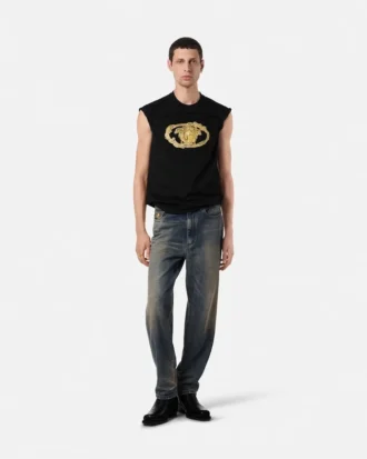 Broderad Buckle Crest-T-shirt