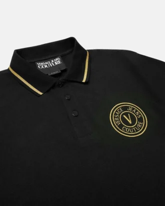 Broderad polotröja med V-Emblem