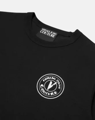 Broderad T-shirt med V-Emblem