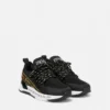 Dynamiska sneakers med logo Dynamiska sneakers med logo