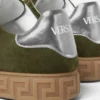 Greca-dekorerade sneakers i mocka Greca-dekorerade sneakers i mocka