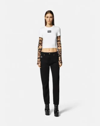 Jeans med broderad logotyp
