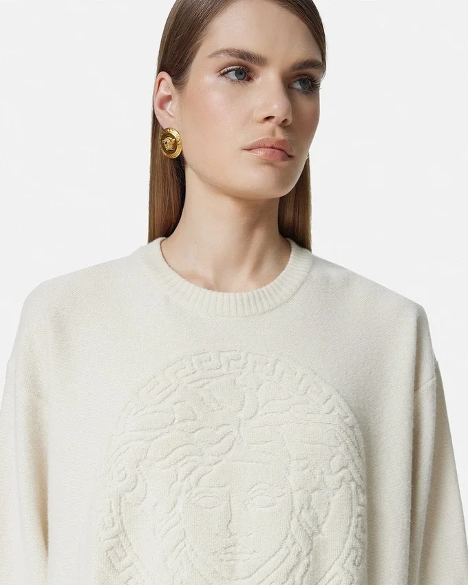 Kashmirblandad stickad tröja med Medusa-motiv Kashmirblandad stickad tröja med Medusa-motiv