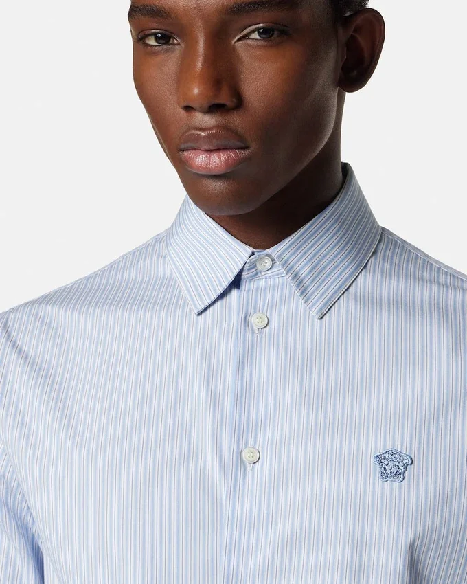 Randig slim fit-skjorta i bomullspoplin Randig slim fit-skjorta i bomullspoplin