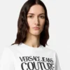 T-shirt med institutionellt logo