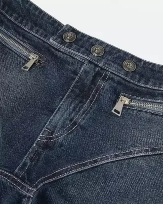 Utställd denimkjol