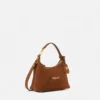 Versace Tag Hobo-väska i mocka Versace Tag Hobo-väska i mocka
